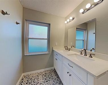 10628 Crescendo Loop - Photo Thumbnail 16