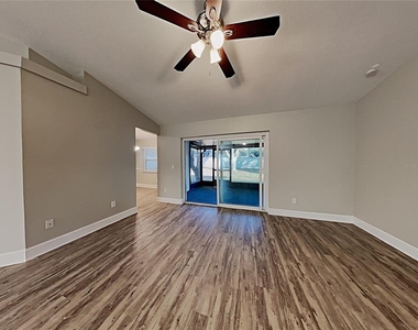 10628 Crescendo Loop - Photo Thumbnail 6