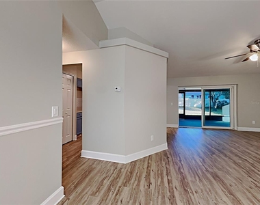 10628 Crescendo Loop - Photo Thumbnail 3