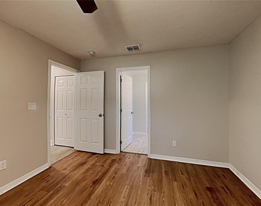 10628 Crescendo Loop - Photo Thumbnail 17