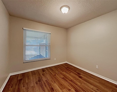 10628 Crescendo Loop - Photo Thumbnail 10