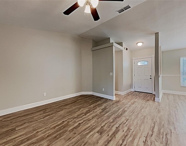 10628 Crescendo Loop - Photo Thumbnail 1