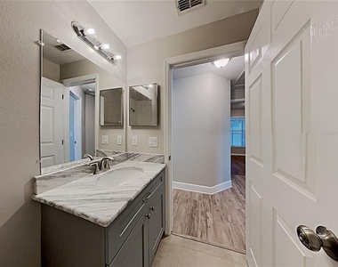 10628 Crescendo Loop - Photo Thumbnail 13