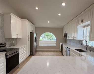 31352 Golden Gate Drive - Photo Thumbnail 3