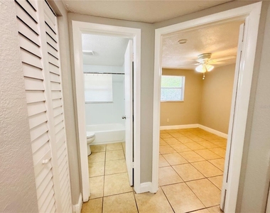 11733 N 12th Street - Photo Thumbnail 8