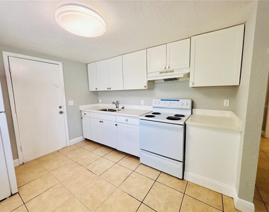 11733 N 12th Street - Photo Thumbnail 6