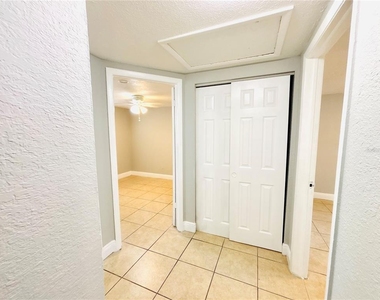 11733 N 12th Street - Photo Thumbnail 7