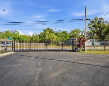 11733 N 12th Street - Photo Thumbnail 19