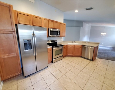 2215 Kings Palace Drive - Photo Thumbnail 4