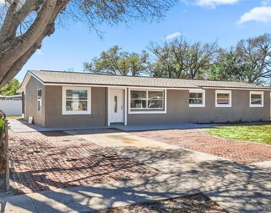4418 W Fairview Heights - Photo Thumbnail 2