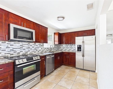 4418 W Fairview Heights - Photo Thumbnail 8