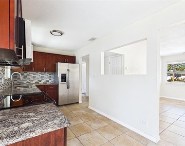 4418 W Fairview Heights - Photo Thumbnail 7