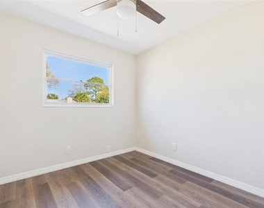 4418 W Fairview Heights - Photo Thumbnail 35