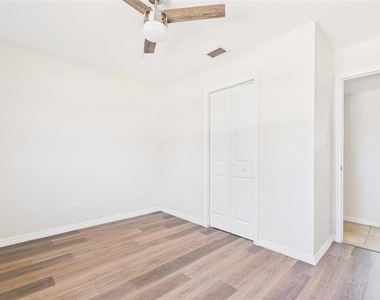 4418 W Fairview Heights - Photo Thumbnail 29