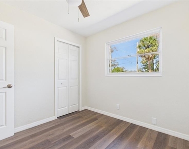 4418 W Fairview Heights - Photo Thumbnail 36