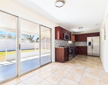 4418 W Fairview Heights - Photo Thumbnail 11
