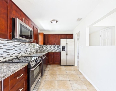 4418 W Fairview Heights - Photo Thumbnail 10