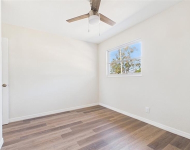 4418 W Fairview Heights - Photo Thumbnail 30