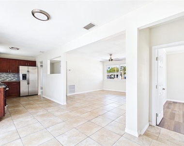 4418 W Fairview Heights - Photo Thumbnail 6