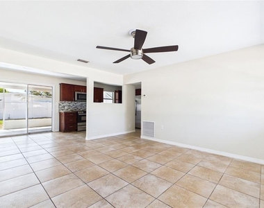 4418 W Fairview Heights - Photo Thumbnail 3