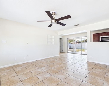 4418 W Fairview Heights - Photo Thumbnail 4