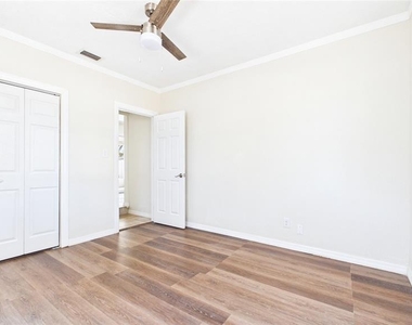 4418 W Fairview Heights - Photo Thumbnail 15