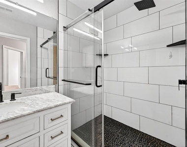 105 Bradford Beach Court - Photo Thumbnail 4