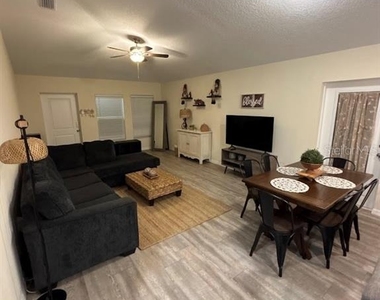 4303 N 30th Street - Photo Thumbnail 4