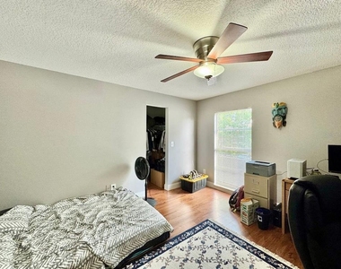 5216 Tennis Court Circle - Photo Thumbnail 18