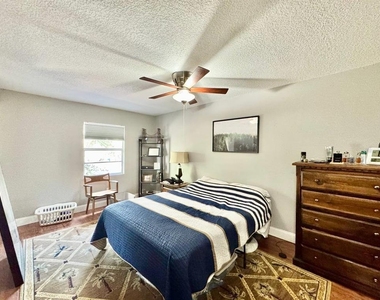 5216 Tennis Court Circle - Photo Thumbnail 14