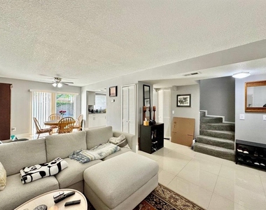 5216 Tennis Court Circle - Photo Thumbnail 6