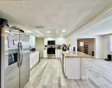 4037 Topsail Trail - Photo Thumbnail 9