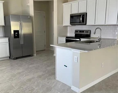 4569 Sparkling Shell Avenue - Photo Thumbnail 6