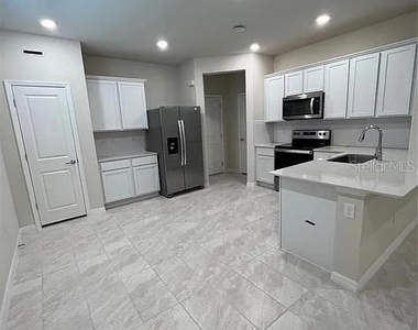 4569 Sparkling Shell Avenue - Photo Thumbnail 11