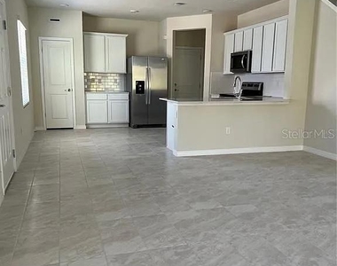 4569 Sparkling Shell Avenue - Photo Thumbnail 5