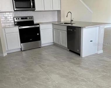 4569 Sparkling Shell Avenue - Photo Thumbnail 8