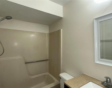 622 Royalty Court - Photo Thumbnail 2