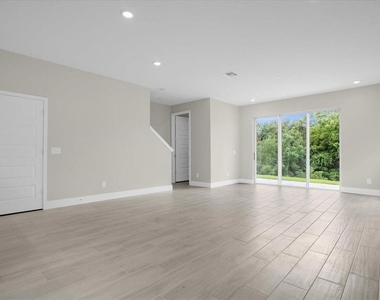 7818 Spectrum Drive - Photo Thumbnail 8