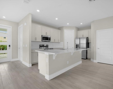 7818 Spectrum Drive - Photo Thumbnail 4