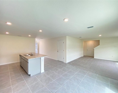 2113 Nw 247 Drive - Photo Thumbnail 5