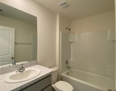 2113 Nw 247 Drive - Photo Thumbnail 16