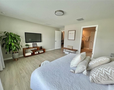 5667 Sw 92nd Place - Photo Thumbnail 17