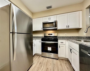 15082 Sw 38th Circle - Photo Thumbnail 3