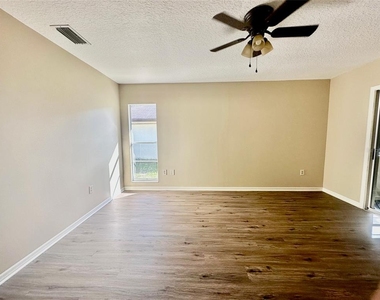 15082 Sw 38th Circle - Photo Thumbnail 8