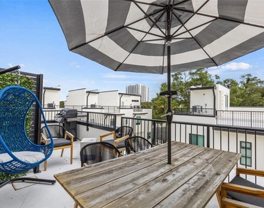218 Park Lake Street - Photo Thumbnail 17