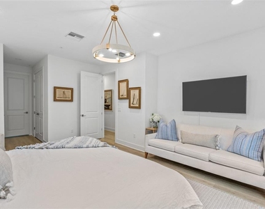 218 Park Lake Street - Photo Thumbnail 10