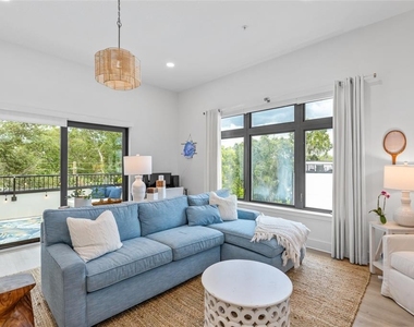 218 Park Lake Street - Photo Thumbnail 7