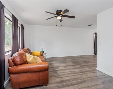 2134 Ne 45th Avenue - Photo Thumbnail 3