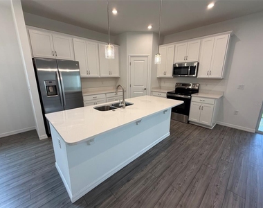 405 Eventide Avenue - Photo Thumbnail 4