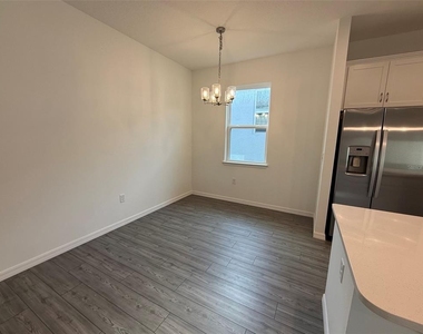 405 Eventide Avenue - Photo Thumbnail 10